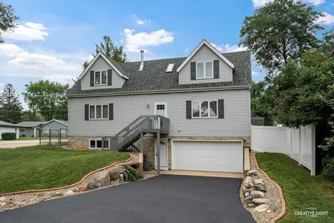 1720 Grandview Dr, Johnsburg, IL 60051