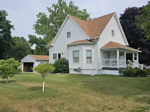 206 N Main St, Tampico, IL 61283