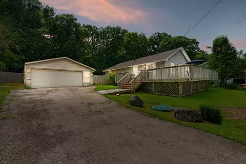 35 W493 Riverside Dr, Saint Charles, IL 60174