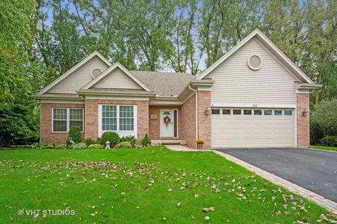 332 Oak Grove Cir, Wauconda, IL 60084