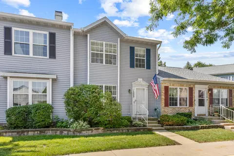 1352 Arlington Ct, Geneva, IL 60134