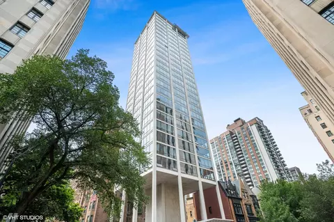 1300 N Astor St #8B, Chicago, IL 60610
