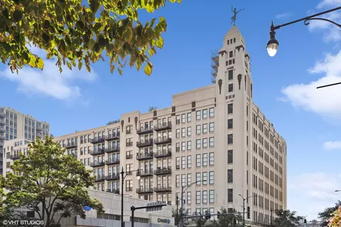 758 N Larrabee St #832, Chicago, IL 60654