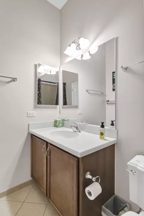 Bath - 3848 Valhalla Dr, Elgin, IL 60124 photo 4 of 6