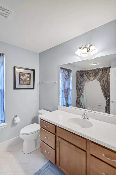 Bath - 3848 Valhalla Dr, Elgin, IL 60124 photo 5 of 6