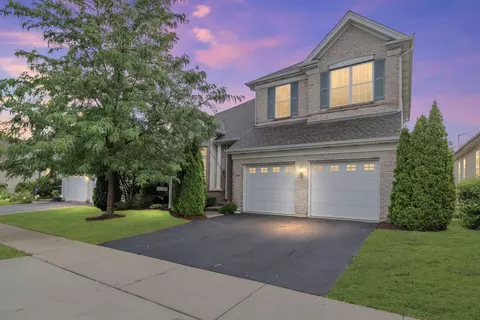 Exterior - 3848 Valhalla Dr, Elgin, IL 60124 photo 2 of 7