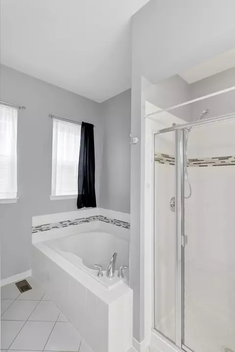 Bath - 3848 Valhalla Dr, Elgin, IL 60124 photo 1 of 6