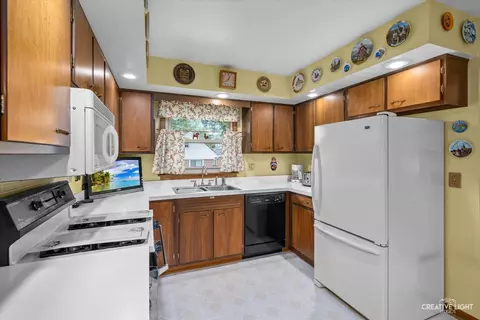 1672 Kimberly Ave, Elgin, IL 60123 photo 8