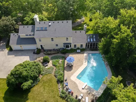 8 Stone Ridge Dr, South Barrington, IL 60010