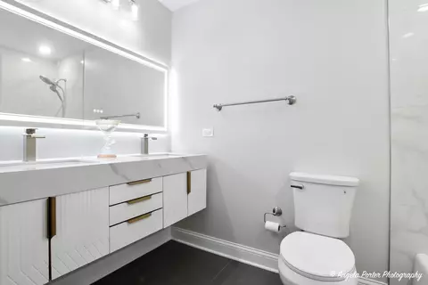 Bath - 964 Brookside Ln, Deerfield, IL 60015 photo 1 of 4
