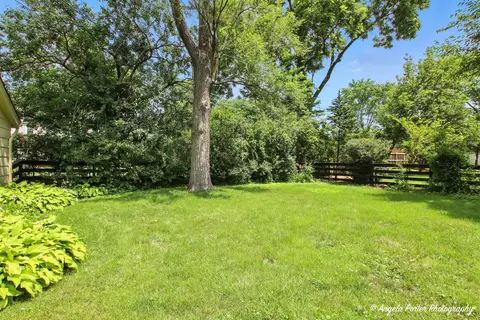 Exterior - 964 Brookside Ln, Deerfield, IL 60015 photo 2 of 3