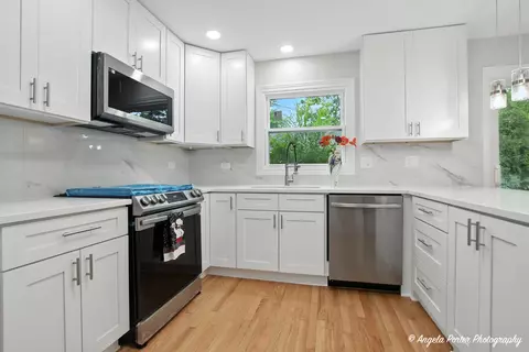 Kitchen - 964 Brookside Ln, Deerfield, IL 60015 photo 4 of 4