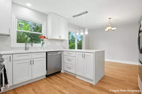 Kitchen - 964 Brookside Ln, Deerfield, IL 60015 photo 3 of 4