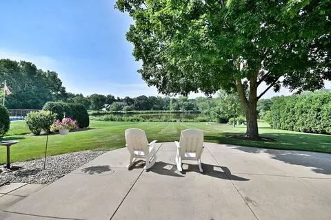 Exterior - 16 W611 87th St, Willowbrook, IL 60527 photo 4 of 8