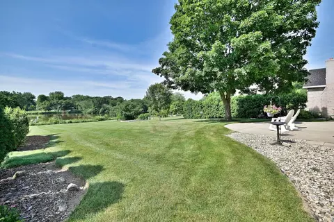 Exterior - 16 W611 87th St, Willowbrook, IL 60527 photo 6 of 8