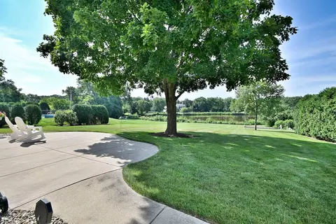 Exterior - 16 W611 87th St, Willowbrook, IL 60527 photo 5 of 8