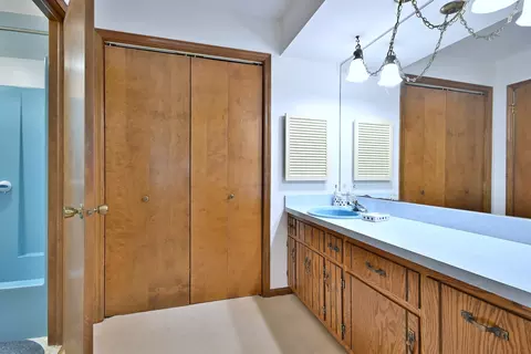 Bath - 16 W611 87th St, Willowbrook, IL 60527 photo 3 of 5