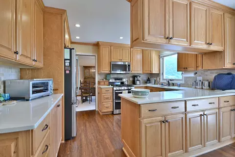 Kitchen - 16 W611 87th St, Willowbrook, IL 60527 photo 2 of 4