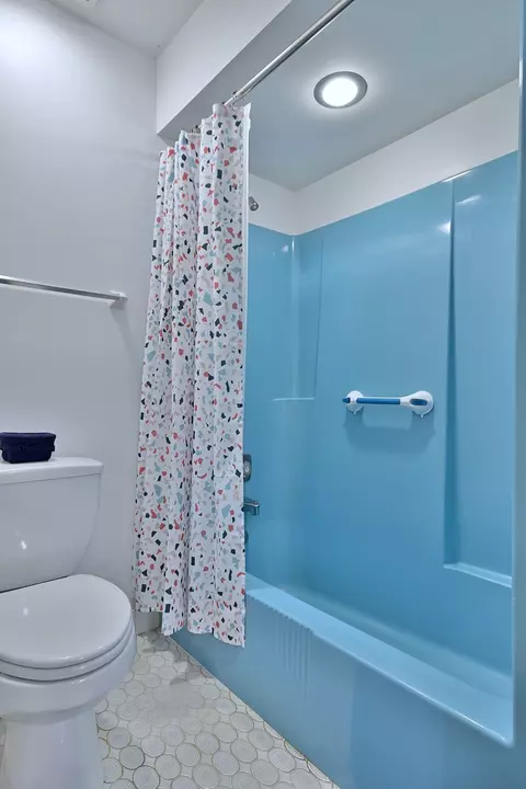 Bath - 16 W611 87th St, Willowbrook, IL 60527 photo 4 of 5