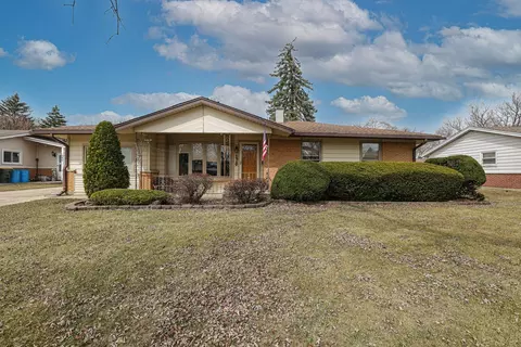 370 Elk Grove Blvd, Elk Grove Village, IL 60007