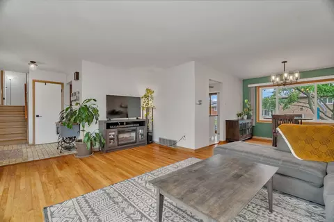 15425 Pine Dr, Oak Forest, IL 60452 photo 5