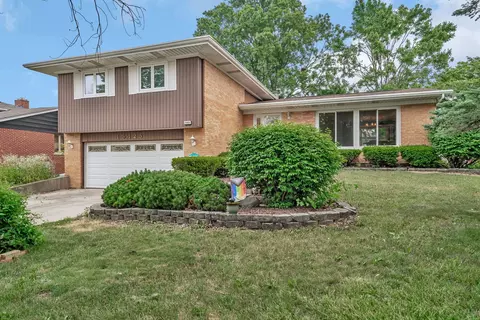 15425 Pine Dr, Oak Forest, IL 60452