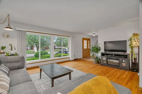 15425 Pine Dr, Oak Forest, IL 60452 photo 6