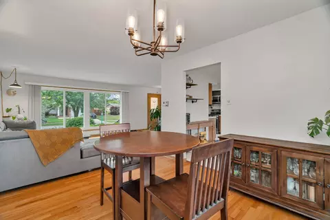 15425 Pine Dr, Oak Forest, IL 60452 photo 9