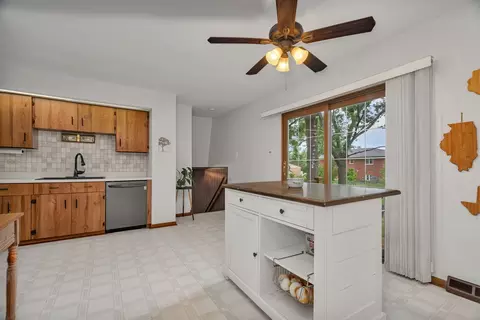 15425 Pine Dr, Oak Forest, IL 60452 photo 10
