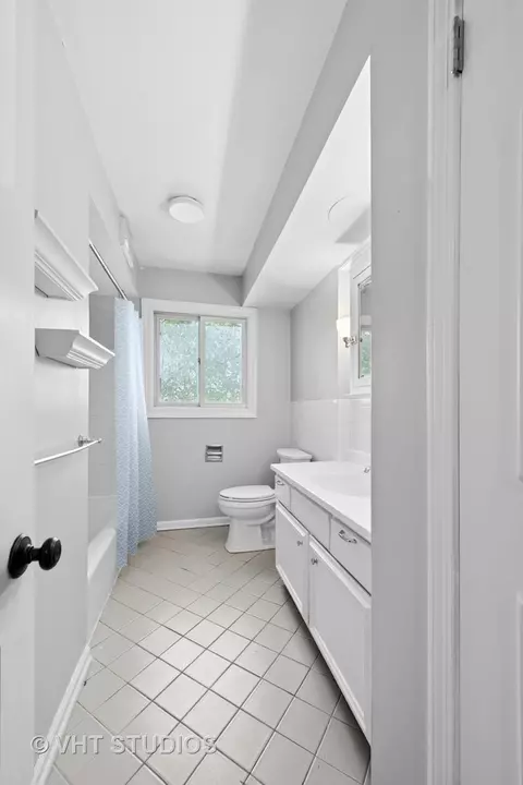 Bath - 1744 Linneman St, Glenview, IL 60025 photo 2 of 2