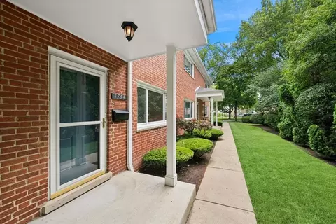 1744 Linneman St, Glenview, IL 60025