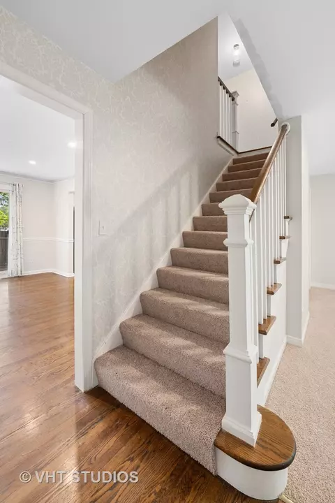 Entry Way - 1744 Linneman St, Glenview, IL 60025 photo 2 of 3