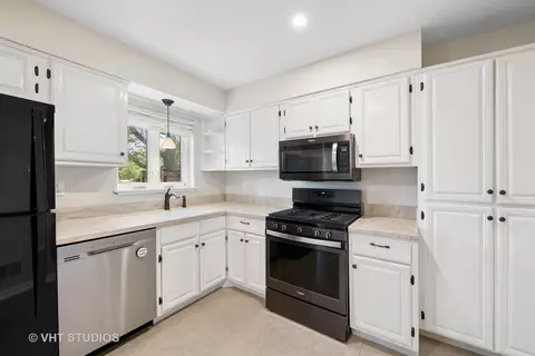 Kitchen - 1744 Linneman St, Glenview, IL 60025 photo 2 of 2