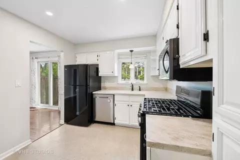 Kitchen - 1744 Linneman St, Glenview, IL 60025 photo 1 of 2