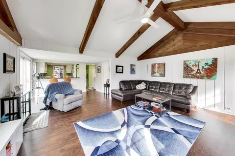 Living - Undisclosed, Northbrook, IL 60062 photo 3 of 4