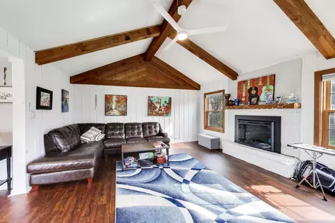 Living - Undisclosed, Northbrook, IL 60062 photo 2 of 4