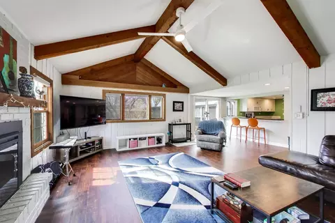 Living - Undisclosed, Northbrook, IL 60062 photo 4 of 4