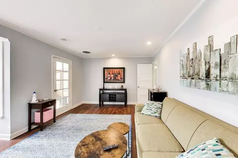 Living - Undisclosed, Northbrook, IL 60062 photo 1 of 4