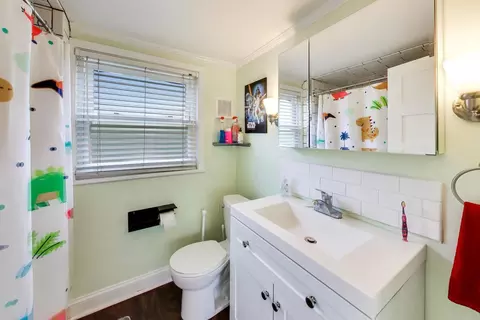Bath - Undisclosed, Northbrook, IL 60062 photo 1 of 2