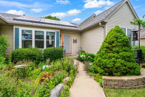1626 Wheeler St, Woodstock, IL 60098