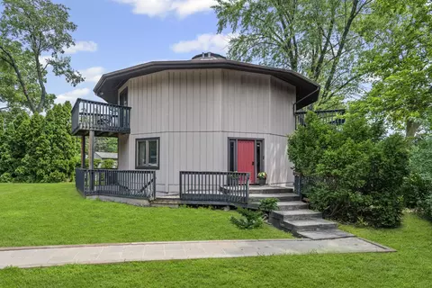 27 W680 Warrenville Rd, Warrenville, IL 60555