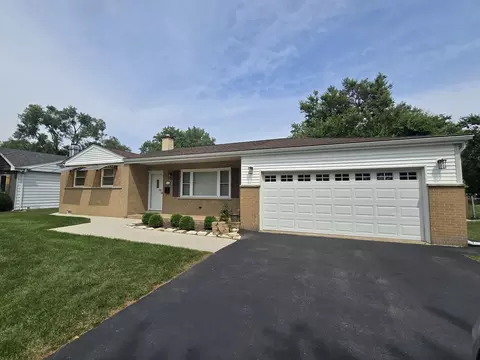 6325 Barrett St, Downers Grove, IL 60516