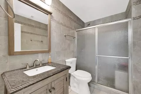 Bath - 15929 Lorel Ave, Oak Forest, IL 60452 photo 1 of 2