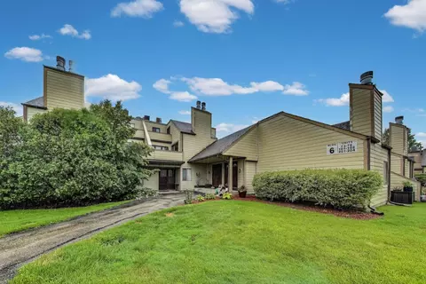 3317 Beacon St #74, North Chicago, IL 60064