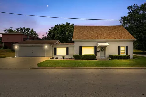 921 Garfield St, Lockport, IL 60441