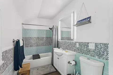 Bath - 4018 Prescott Ave, Lyons, IL 60534 photo 2 of 2