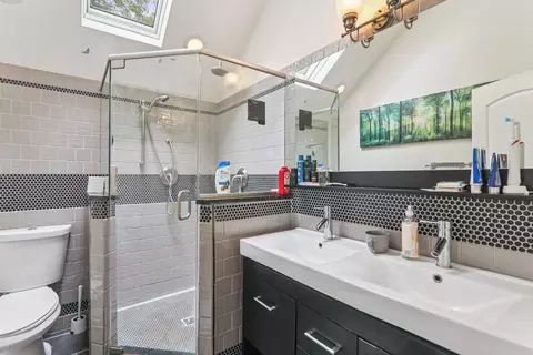 Bath - 4018 Prescott Ave, Lyons, IL 60534 photo 1 of 2