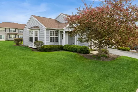 725 Duvall Dr, Woodstock, IL 60098