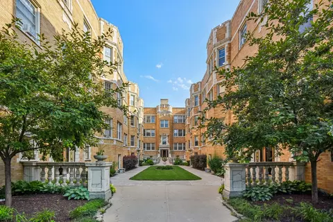 247 Washington Blvd #3A, Oak Park, IL 60302