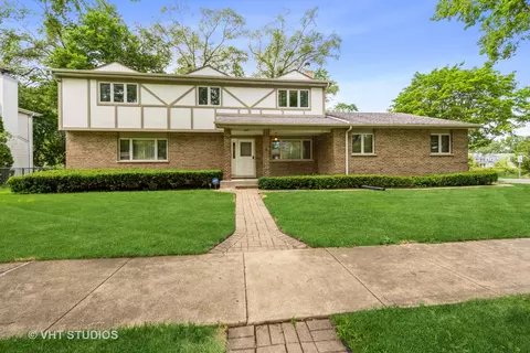 1240 N Windsor Dr, Arlington Heights, IL 60004